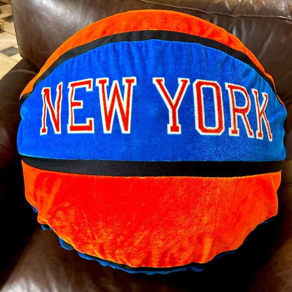 VTG RARE 25” XL NEW YORK KNICKS RUBBER BASKETBALL RODEO FAIR PRIZE ORANGE BLUE - Picture 7 of 8